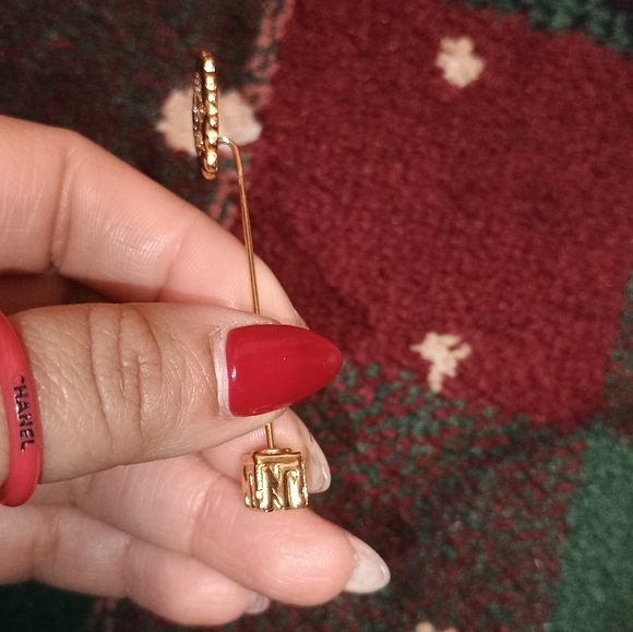 Nina Ricci 2 Tone Pin - Picture 2 of 5